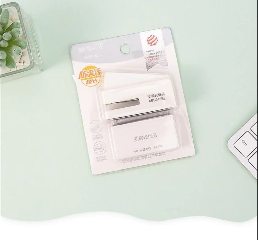 M&G Chenguang Mini Stapler with 24/6 Staples Box of 640 Staples Capacity - No:ABS916BL