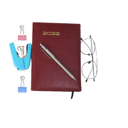 مفكرة تقويم كلاسيكية فاخرة من الجلد الطبيعي، ورق أبيض، لعام ٢٠٢٢ - ٢٠×١٣.٥ سم 