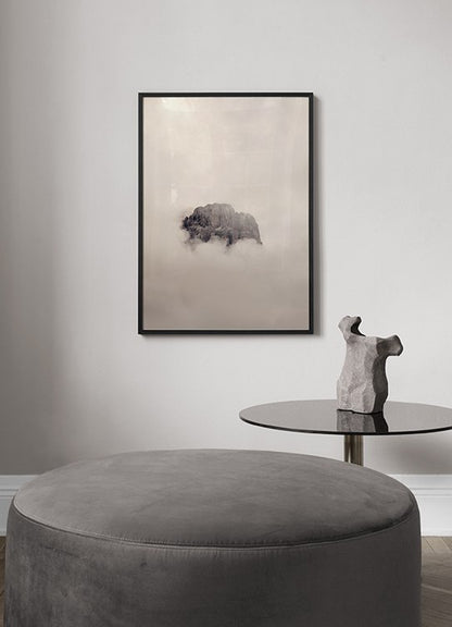 إطار الجبل في الضباب 