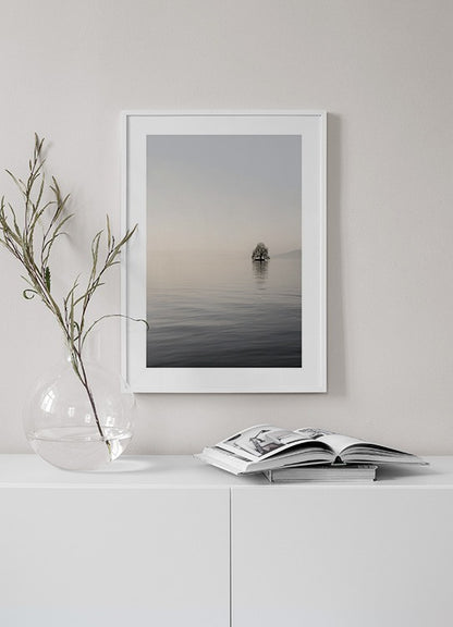 إطار شجرة في البحيرة 