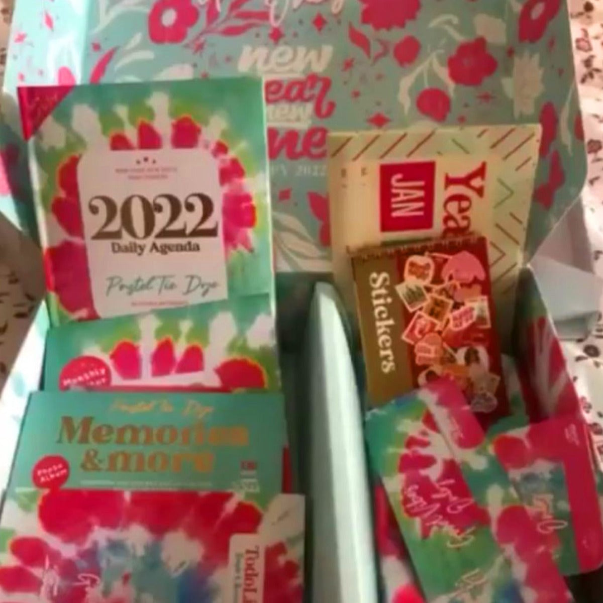 Mofakera Set of Year gift box for 2022 - ( Pastel Tie Dye )