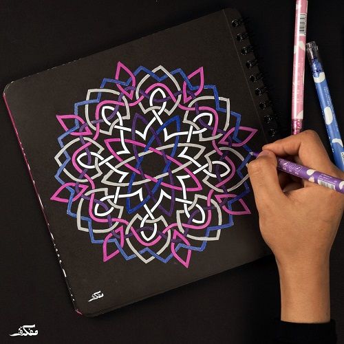 علبة تلوين موفاكيرا الإصدار الأسود + 5 أقلام جل باستيل + ​​دفتر ملاحظات + إطار