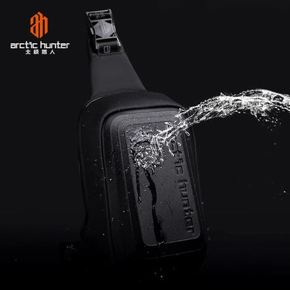 حقيبة صدر مقاومة للماء من نوع Arctic Hunter ذات غلاف صلب ومنفذ شحن USB - أسود - رقم: XB00126