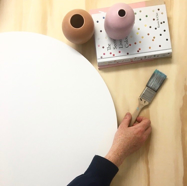 لوحة قماشية دائرية مشدودة من KMS - مقاس 40 سم - أبيض