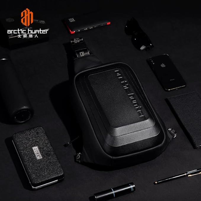 حقيبة صدر مقاومة للماء من نوع Arctic Hunter ذات غلاف صلب ومنفذ شحن USB - أسود - رقم: XB00126