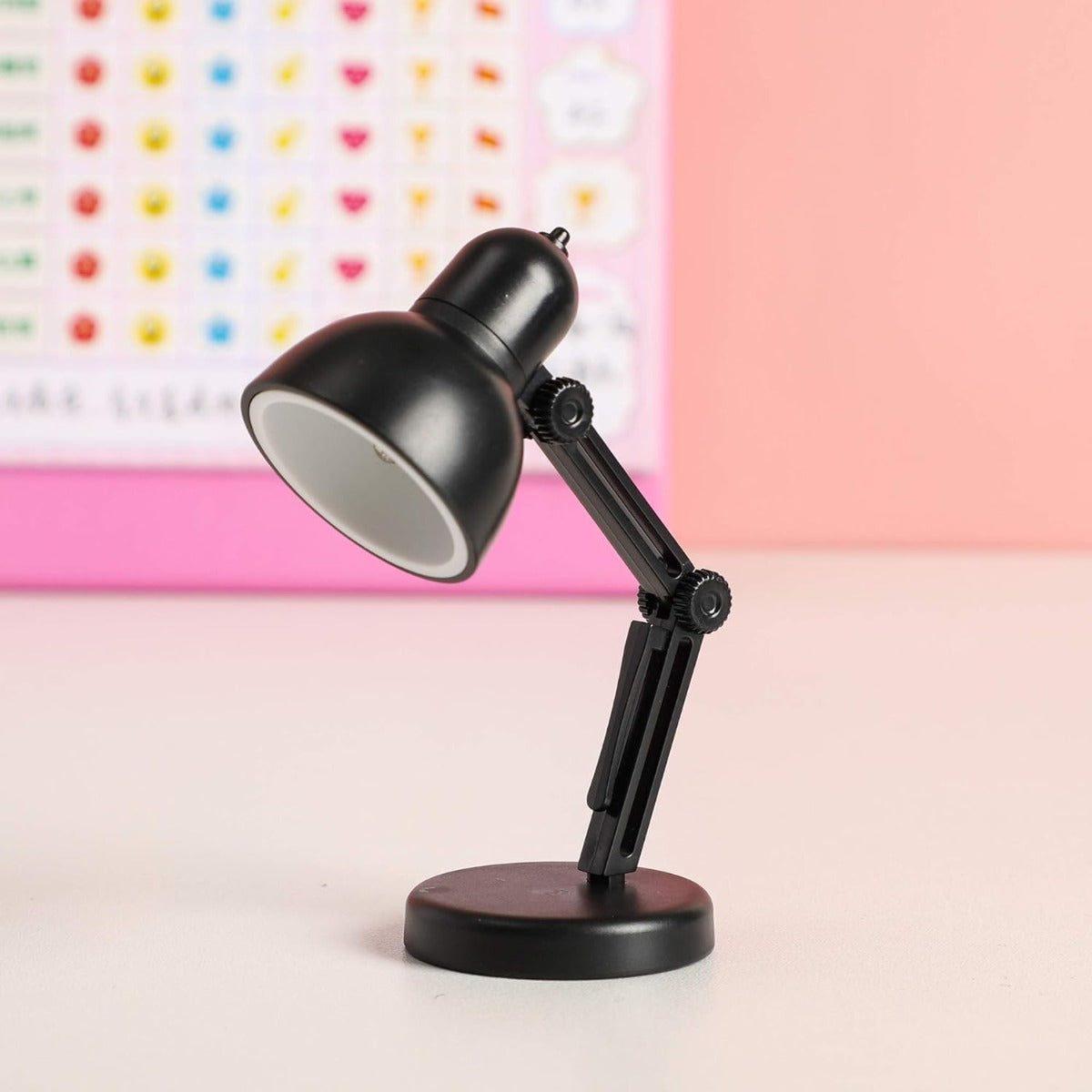 مصباح مكتبي صغير قابل للطي بتقنية LED لغرفة النوم - قطعة واحدة - رقم: LD01-02 