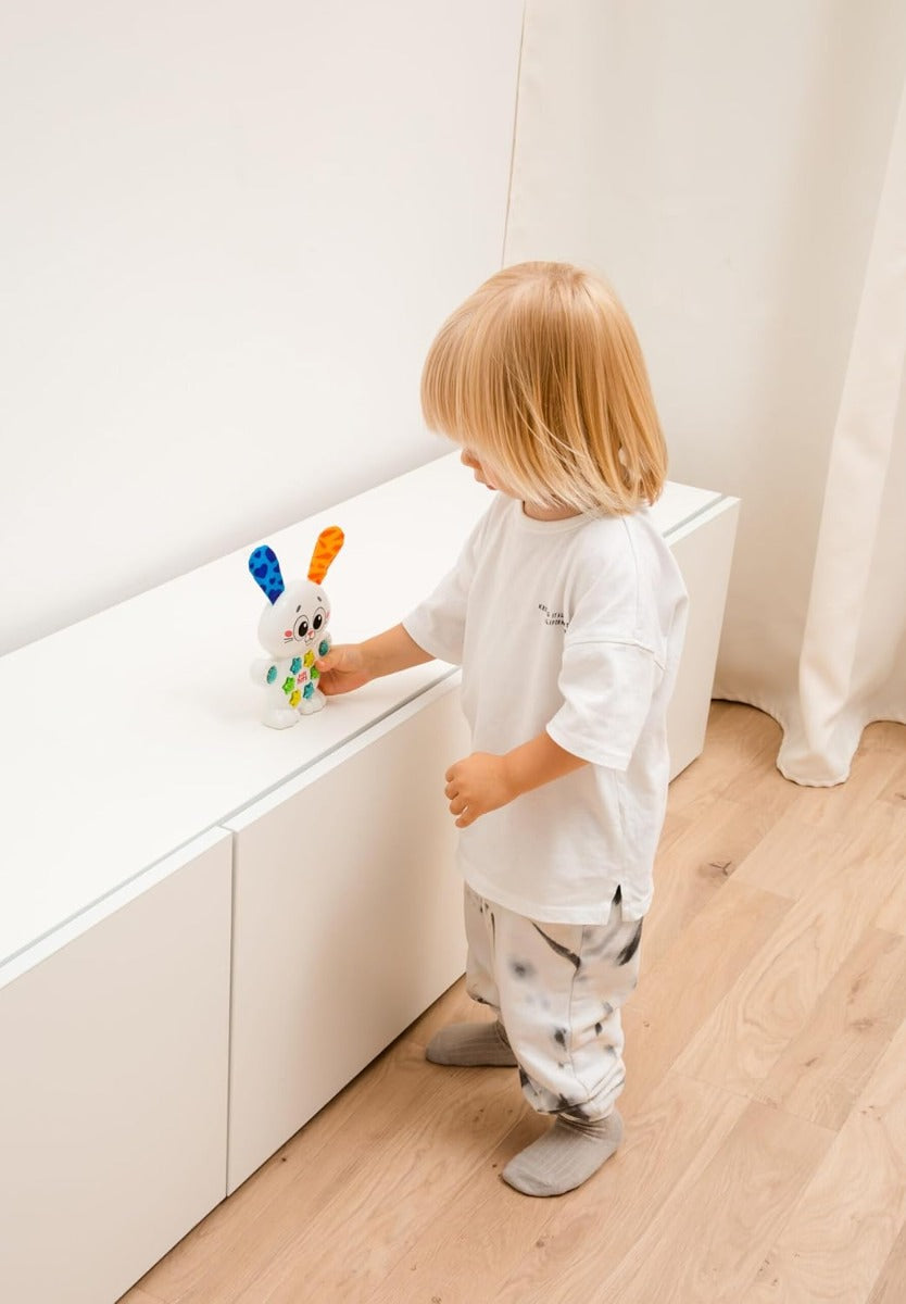 لعبة الأرنب الموسيقية للأطفال من عمر سنتين فما فوق