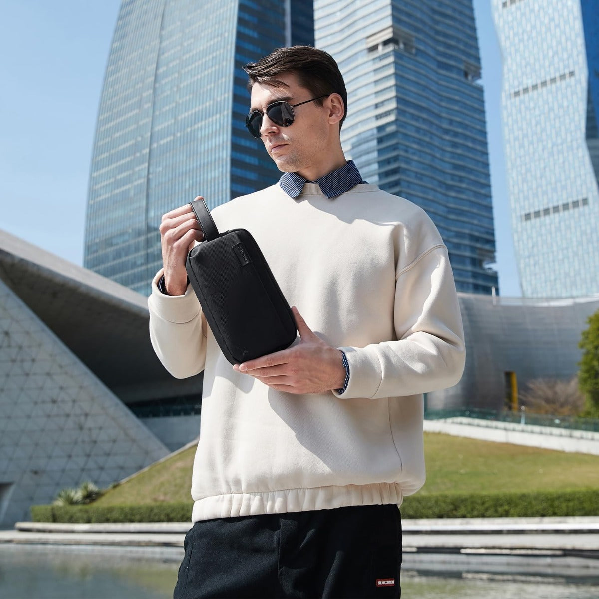 حقيبة أدوات تجميل للرجال من آركتيك هانتر، حقيبة سفر صغيرة مقاومة للماء مع جيوب متعددة - رقم المنتج: k00580 