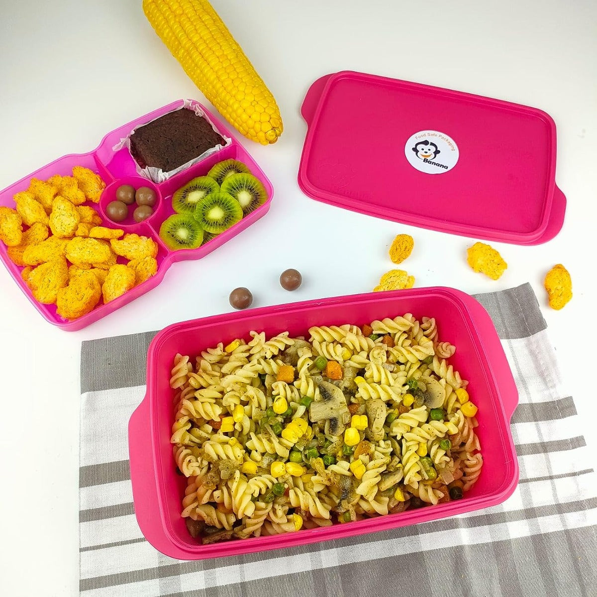 علبة غداء على شكل موز سعة 1.5 لتر من دورين مع فواصل - فوشيا