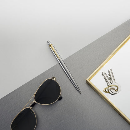 Parker Jotter Stainless Steel with Chrome Trim Ballpoint Pen Gift Set – Premium Blue Ballpoint Pen with Luxury Presentation Box - GT Gold / Silver