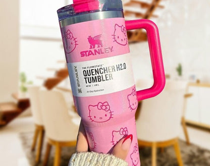 Stanley x Hello Kitty Quencher H2.0 40 oz (1.18L) Insulated Tumbler with Handle & Straw Lid – Pink Edition