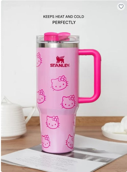Stanley x Hello Kitty Quencher H2.0 40 oz (1.18L) Insulated Tumbler with Handle & Straw Lid – Pink Edition