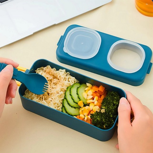 550ml Lunch Box with Sauce Container & Cutlery Set – Portable Food Storage Box for School, Office & Travel