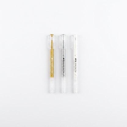 M&G pack of 3 colored gel pens flatlay with notebook