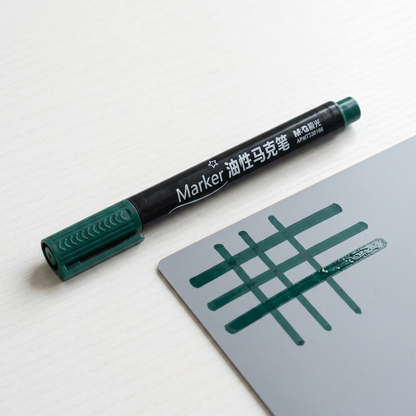 M&G oil-based paint marker flatlay with marked sample