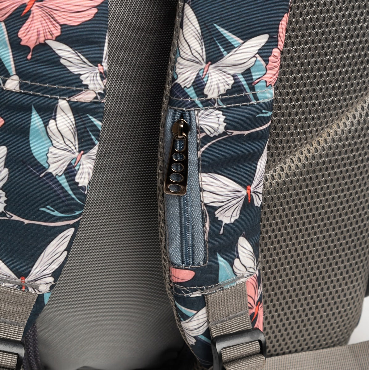 حقيبة ظهر كبيرة الحجم مناسبة لأجهزة الكمبيوتر المحمولة مقاس 15.6 بوصة و19 بوصة مع حافظة أقلام - (فراشات / رمادي)