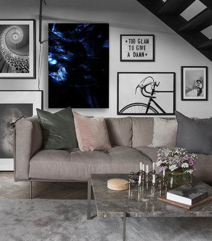 إطار زجاجي أزرق مكسور 