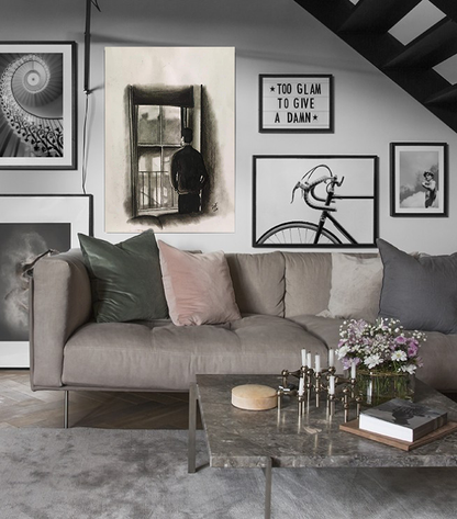 رجل في إطار النافذة 