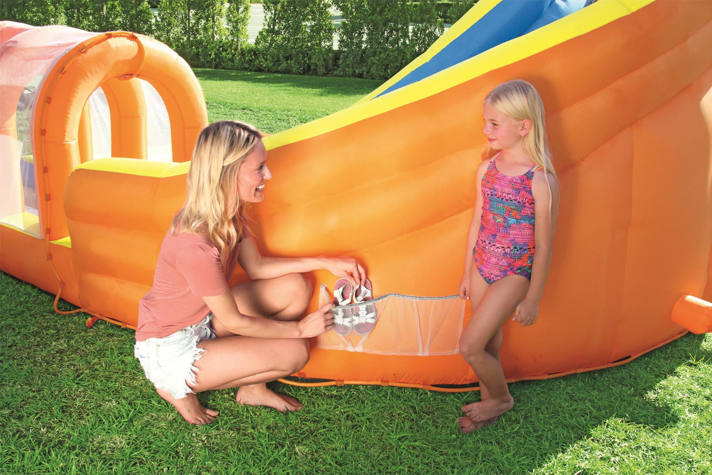 نفق مائي قابل للنفخ بتصميم فريد وملون من بيست واي، مناسب للأطفال، أبعاده 4.20 متر × 3.20 متر × 2.60 متر - رقم: 53303